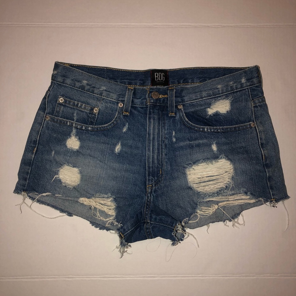 BDG Distressed Essential Mid-Rise Shorts Size: 28